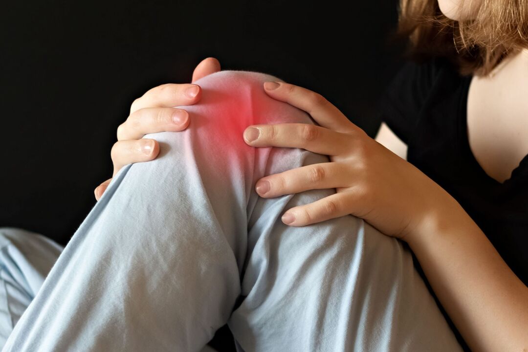 Knieschmerzen, die durch eine Verletzung oder Krankheit verursacht werden. 